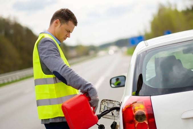 Roadside fuel delivery for vehicles